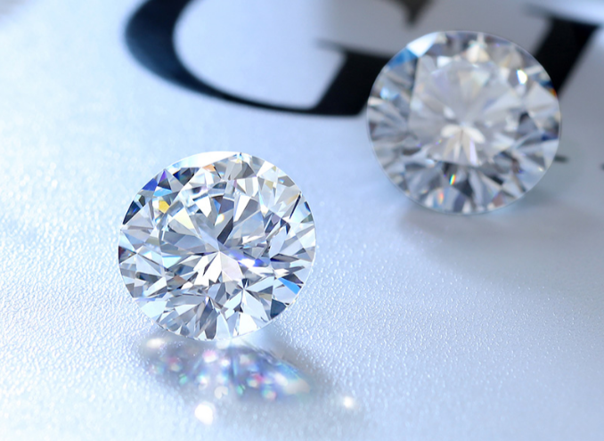 人造钻石和天然钻石差别很小，会不会选择人造钻石？（人造钻石）