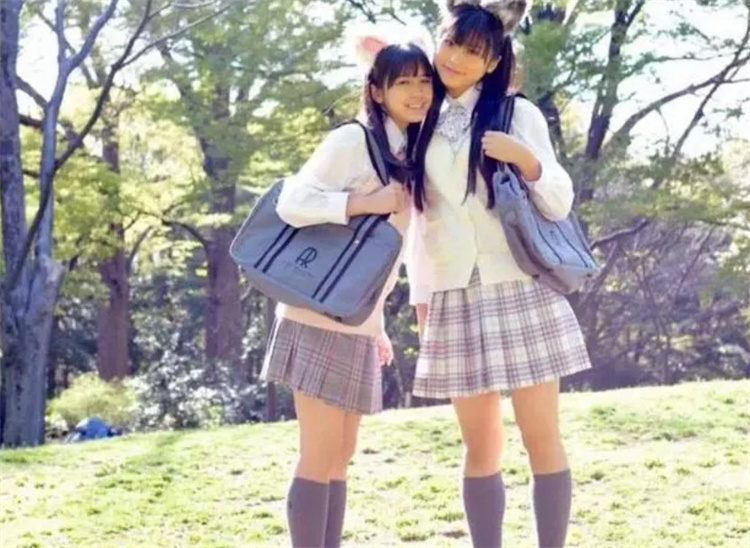 日本女生走路内八 和他们的这个习惯有关（生活习惯）
