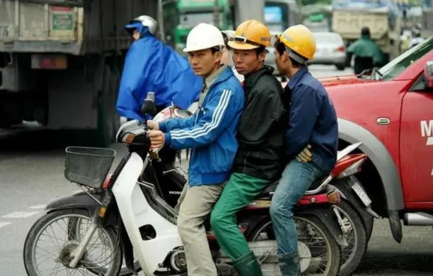 在越南打工的中国人 为啥不愿意回国？（越南打工）