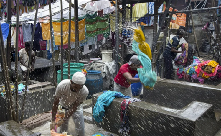 印度的巨大洗衣厂 每天要洗上十万件衣服（印度洗衣厂）