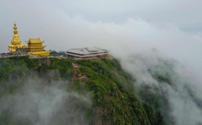 想爬山都是困难 宰客行为直接劝退游客（宰人景点）