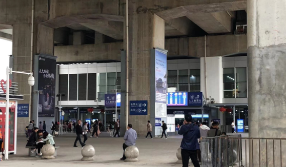 广东的高铁站遭到网友调侃 怎么是二战风格？（虎门高铁站）