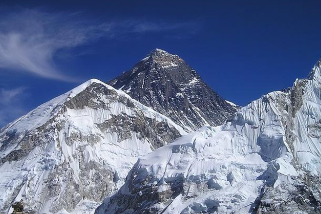 珠穆朗玛峰有一半在尼泊尔 为啥中国是最后归属权？（土地归属）