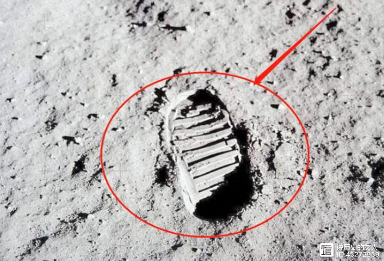 人类留在月球上的第一个脚印.jpg