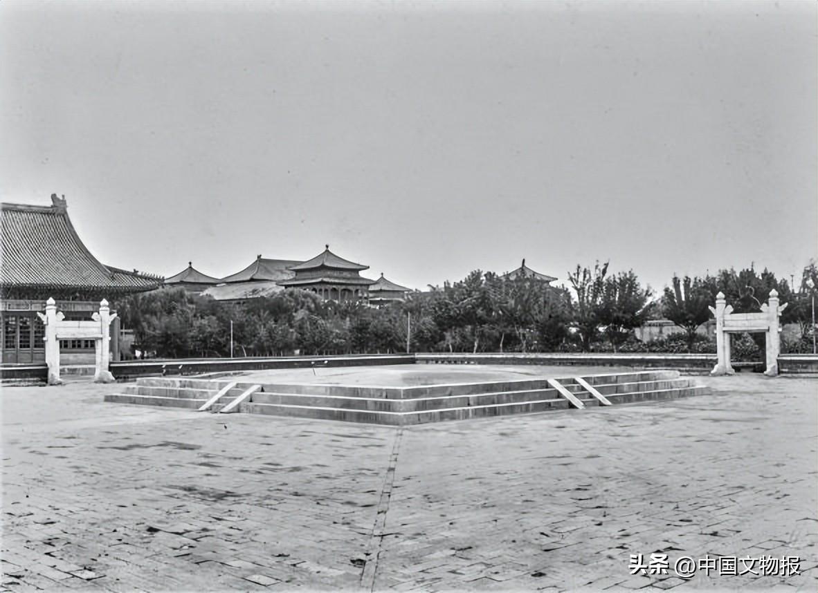 “中轴丽影——北京中轴线历史影像原作展”亮相北京中山公园
