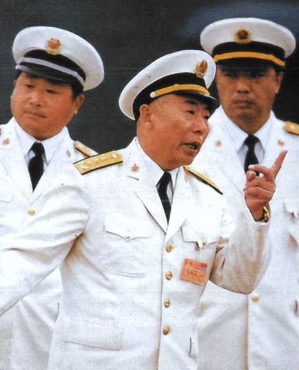 1988年海军司令张连忠视察山东供应站，站上秤后大怒：撤掉站长
