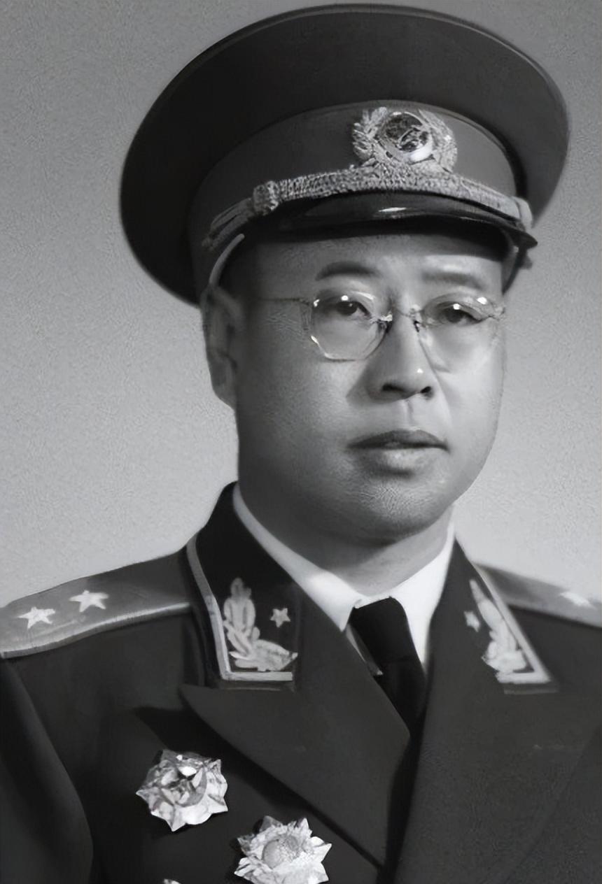 1949年我军师长在北京饭店用餐，指着服务台经理说：这个人是特务