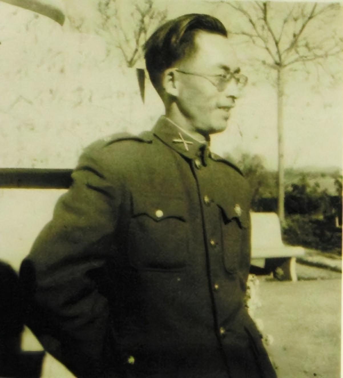 1949年国民党副师长被抓，他淡定表示：中央军委知道我的身份