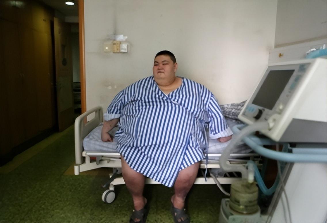 中国第一胖的失控人生：体重530斤，生活不能自理，身患多种疾病