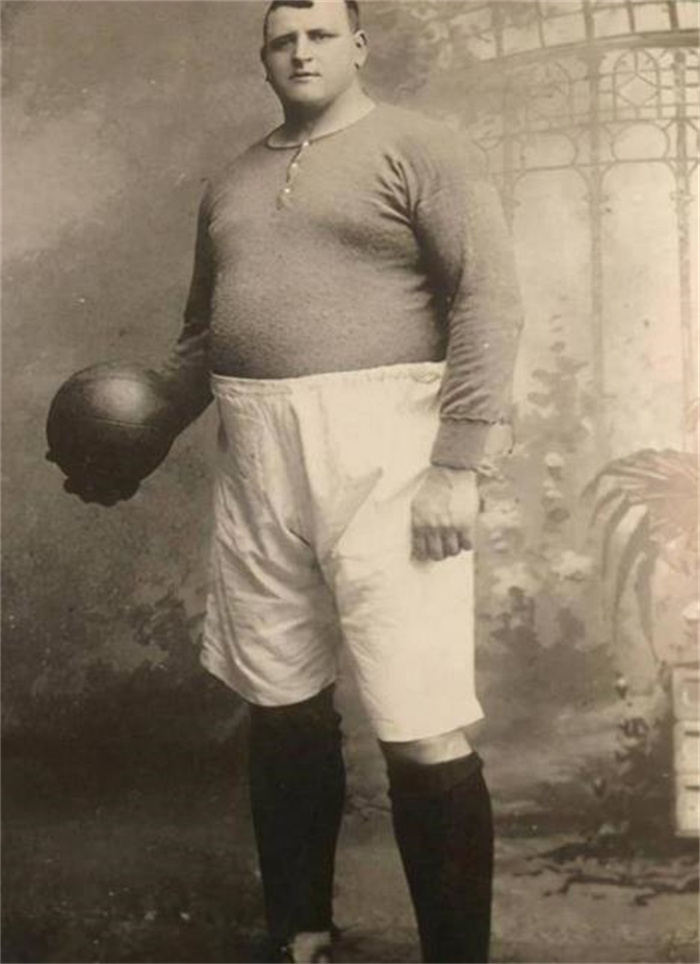英国历史第一位非洲球员阿瑟-沃顿,运动天赋出色却难逃种族主义