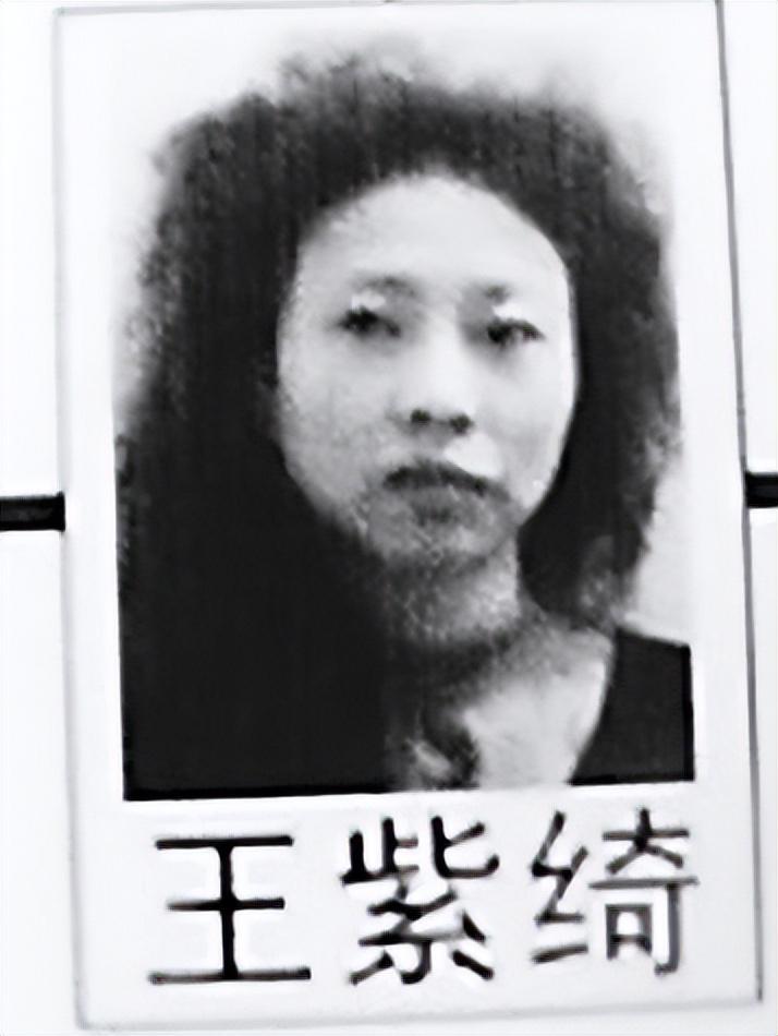 2010年重庆女黑老大落网：靠漂亮脸蛋盘踞重庆15年，残害千名女性