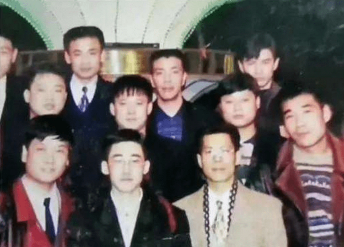 1998年，长春黑老大梁旭东身穿警服被抓，扬言：两个月就能出去