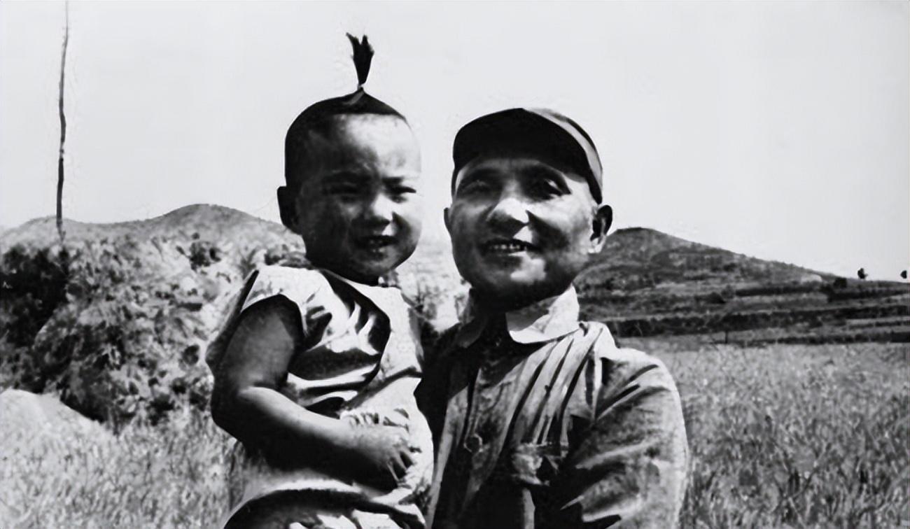 1994年，邓小平长子到山西看望一名痴呆村妇：娘，儿子看您来了
