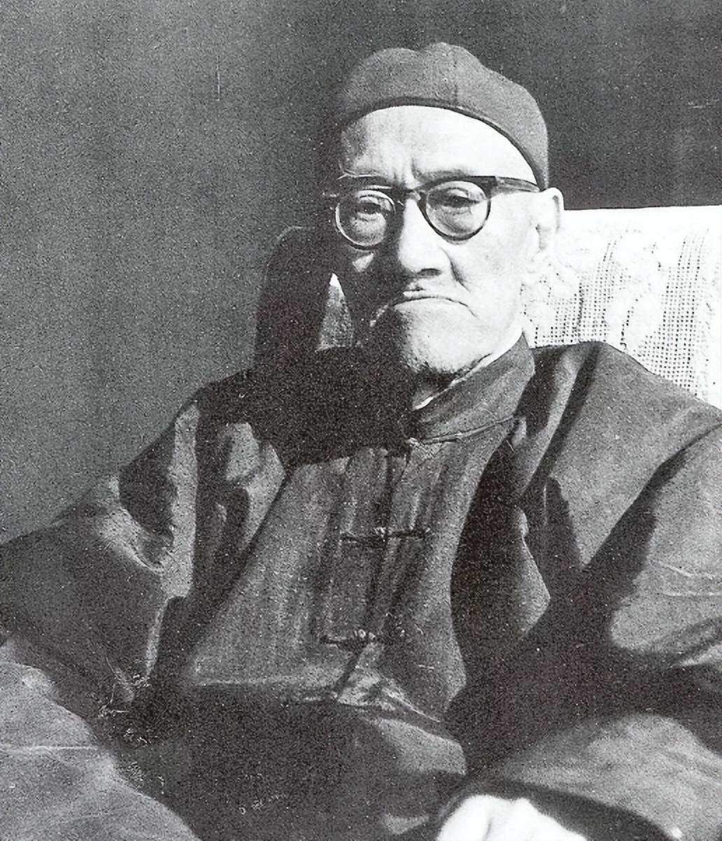 1950年梁漱溟邀他进京任职，他走到半路想到自己的身份，连夜南逃