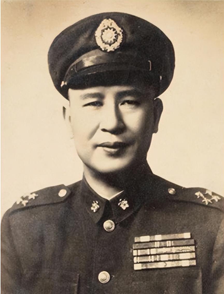 1950年梁漱溟邀他进京任职，他走到半路想到自己的身份，连夜南逃