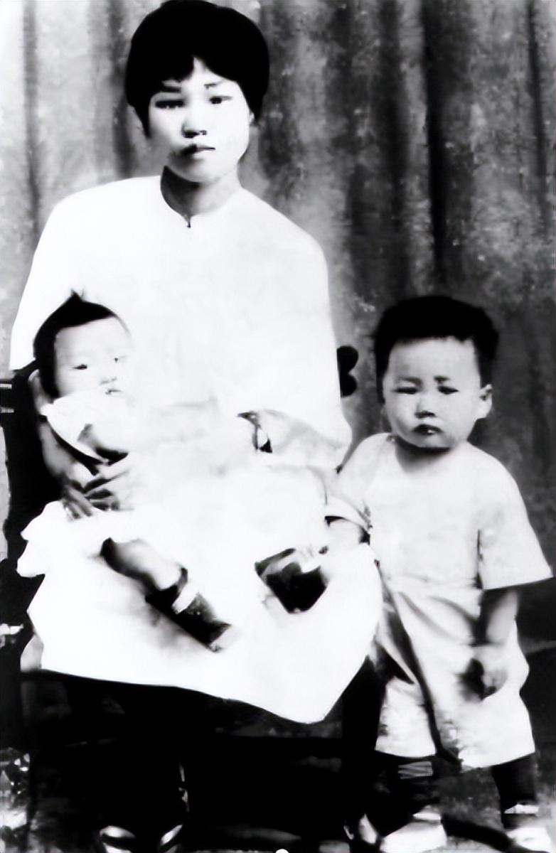 1949年毛岸英婚礼，因为一件礼物，毛泽东父子俩互相调侃“小气”