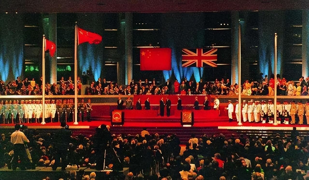 英国军官不解：为何将香港还给中国？2000年英上将一句话道出真相