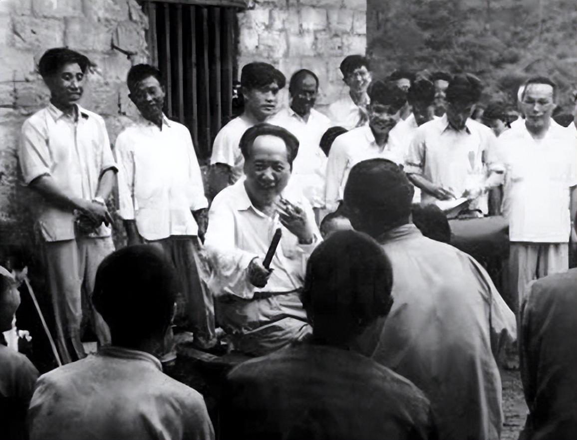 1953年长沙9岁男童进京，说要找外公毛泽东，主席：拿100元送回家