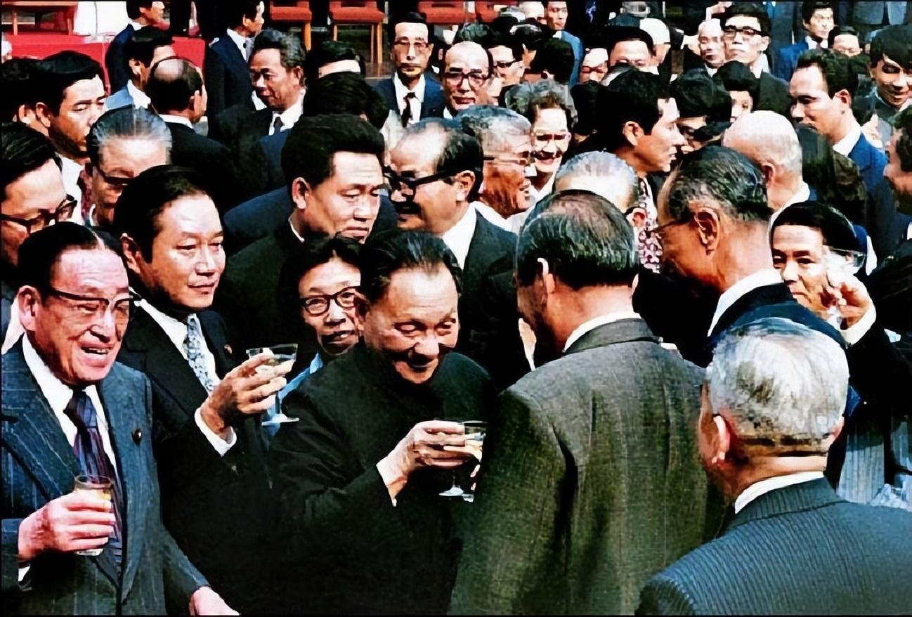78年邓小平访日，见到在野党领袖河野洋平：请永远不要改你的名字