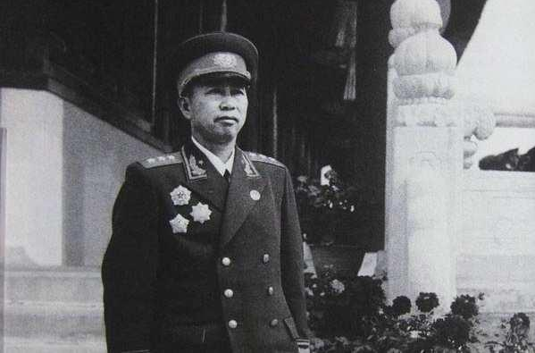 1956年，毛主席专机失联吓坏刘亚楼，安全着陆后主席笑骂：你骗我