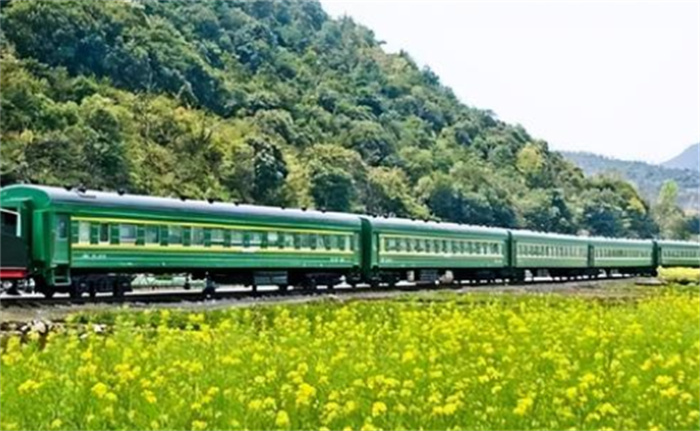 高铁已经如此发达 为啥还保留绿皮火车（火车作用）