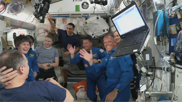 SpaceX第二次载人航天启程 送四名私人宇航员飞往国际空间站