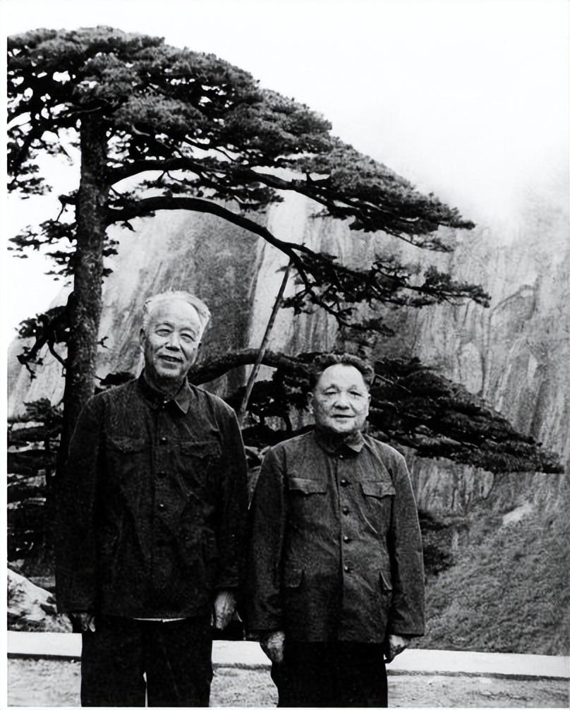 1979年，邓公视察黄山偶遇港星拍戏，与其合影的背后有何深意？