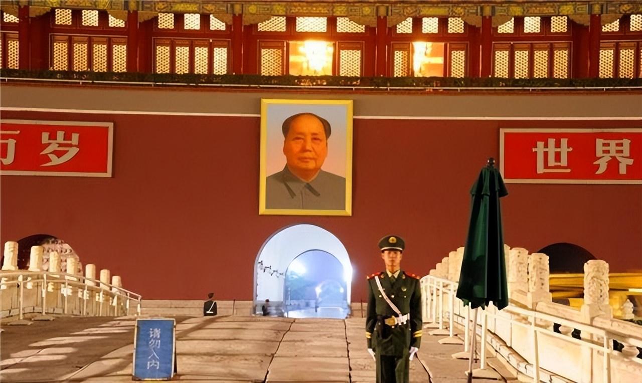1980年外媒记者：天安门上的毛主席像是否永久保留？邓公7字回应