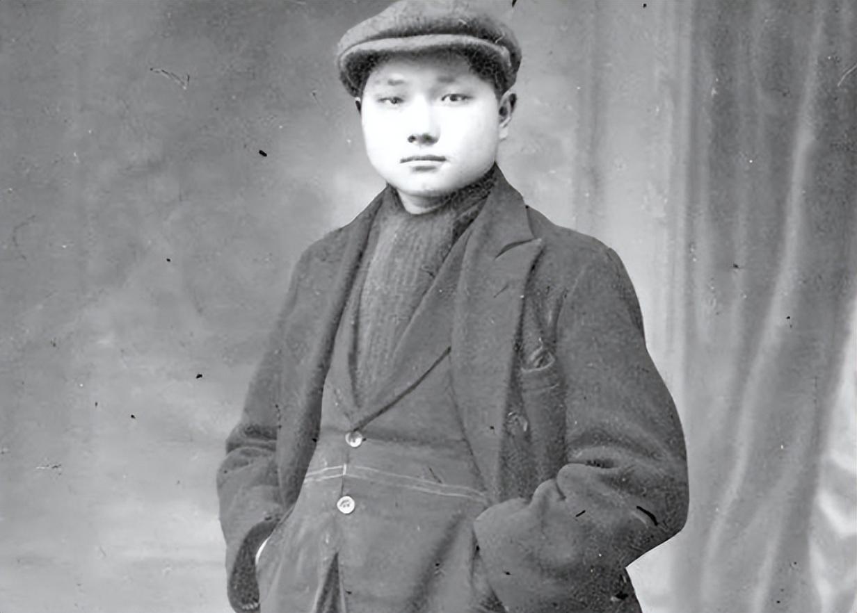 1997年邓小平去世，大他五岁的继母得知消息后，怔愣良久说了句话
