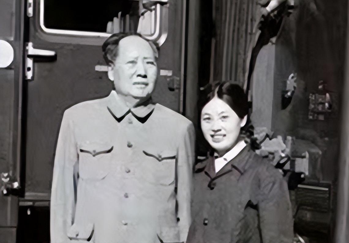 做秘书16年，毛主席临终前对她道出一个愿望，张玉凤默默执行多年