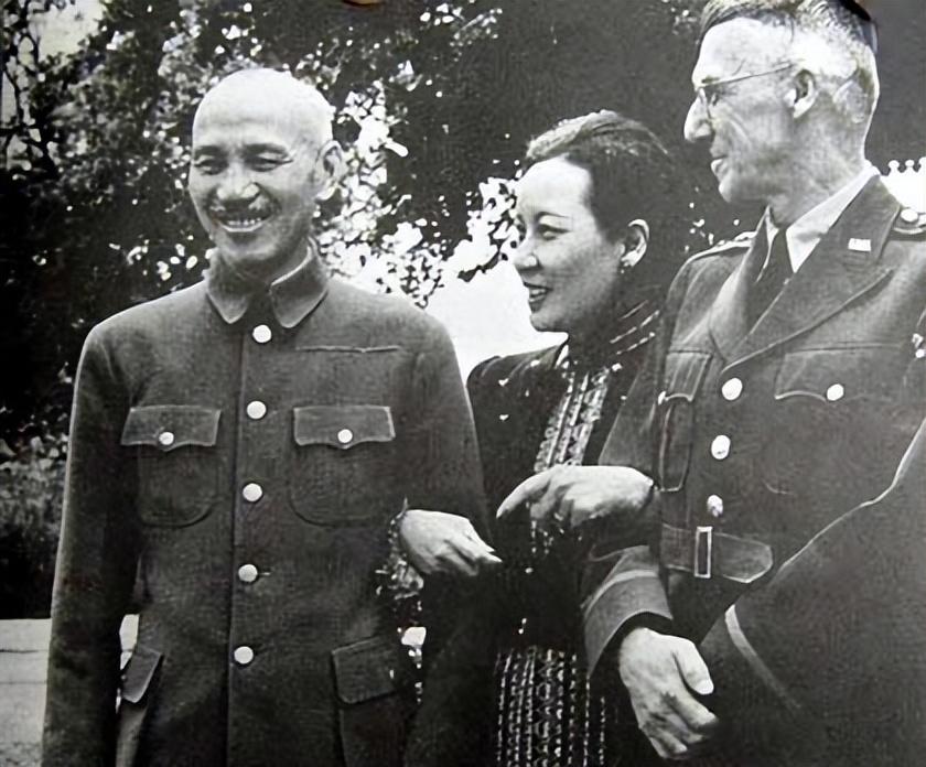 1949年毛人凤列出暗杀名单，蒋介石看后添三人：你还有菩萨心肠？