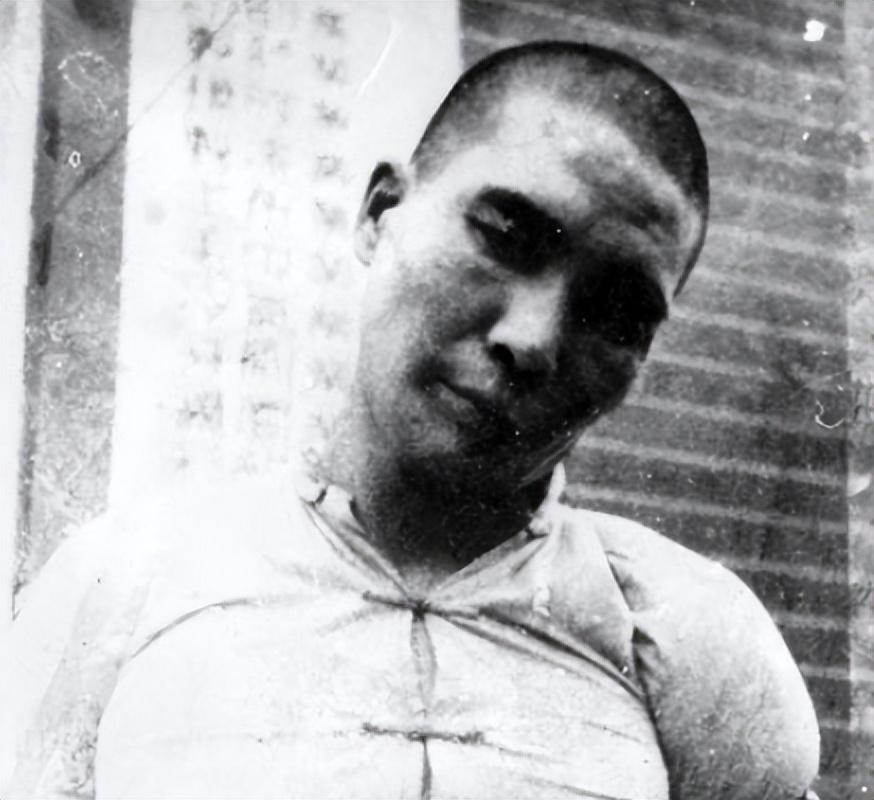 1950年重庆菜农卖菜，讲河南方言被大妈识破身份，后被公审枪决