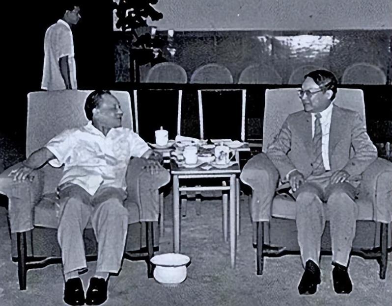 1981年邓小平接见金庸：中国人还有三件大事要做，金庸：确实如此