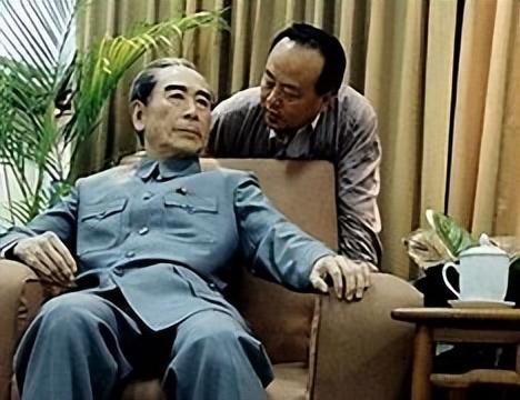 76年总理去世，谁能在追悼会上致悼词？叶剑英：只有邓小平最合适