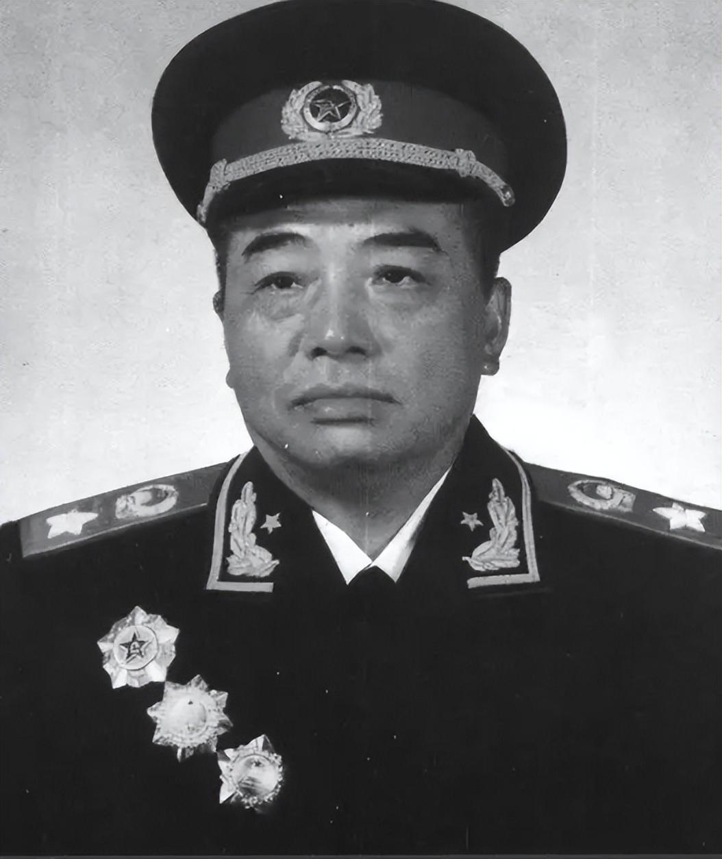 1982年邓小平裁撤铁道兵，陈再道坚决反对，邓小平只回复了12个字