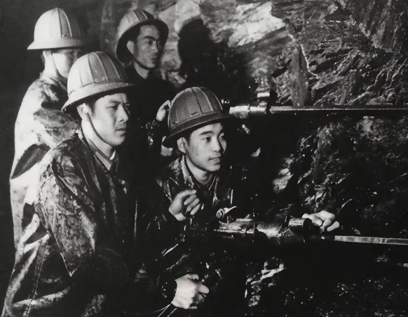 1982年邓小平裁撤铁道兵，陈再道坚决反对，邓小平只回复了12个字