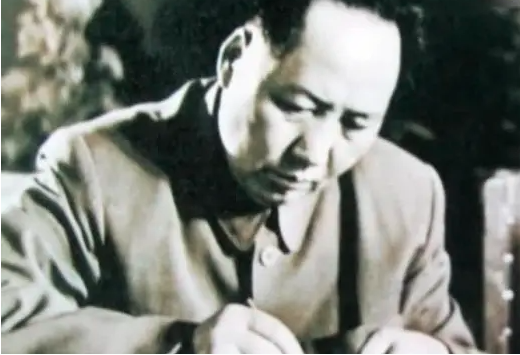 1971年林彪坠亡后，许世友接到中央紧急命令：秘密抓捕三个人