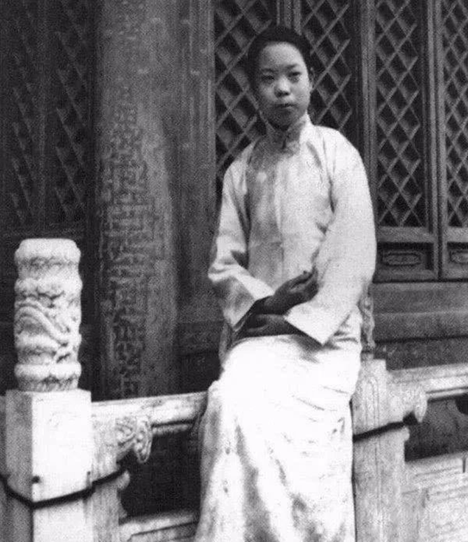 1953年，北京一妇女去世，临终前告诉清洁工丈夫：我是清朝皇妃