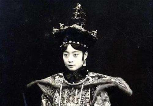 1953年，北京一妇女去世，临终前告诉清洁工丈夫：我是清朝皇妃