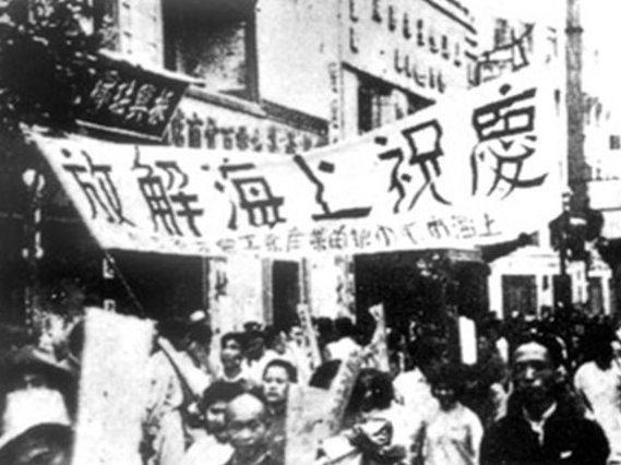 1949年上海解放，我党到监狱请一70岁老人出山主持大局，他是谁？