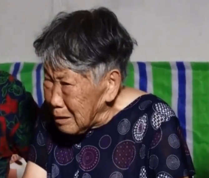 河南76岁老人住敬老院15年,突然闹着要回家,女儿:我妈去世28年了