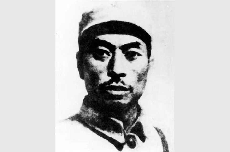 被日军俘虏后，战士亲手枪杀12名同志后自杀，用枪声发出绝密情报