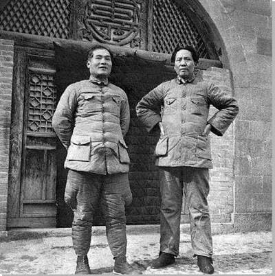 1937年，毛泽东看望被抓的许世友，却险些被打，主席如何处置？