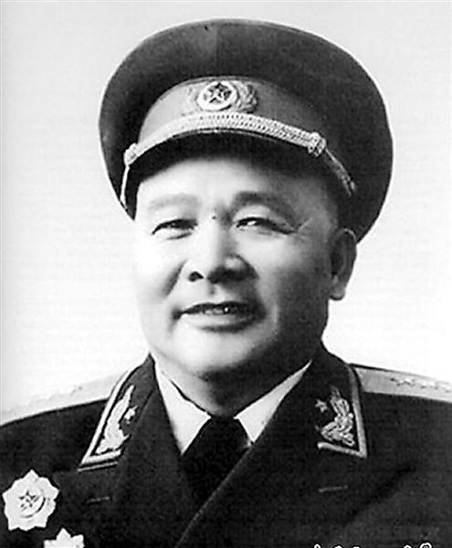 1954年增选中央委员，毛主席建议提拔徐海东：曾借给中央5000大洋