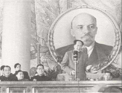 1957年毛主席苏联演讲，用英语“说晕”留学生，他如何化解尴尬？