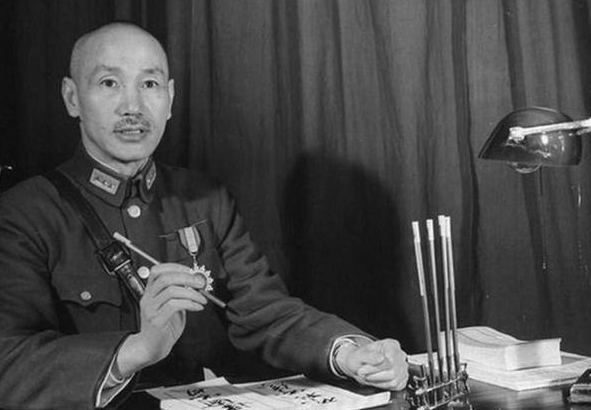 1948年，毛主席让粟裕带兵去江南，为何粟裕提出相反意见？
