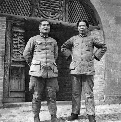 1935年，叶剑英偶获密电，急告毛泽东，成功避免了一场内战