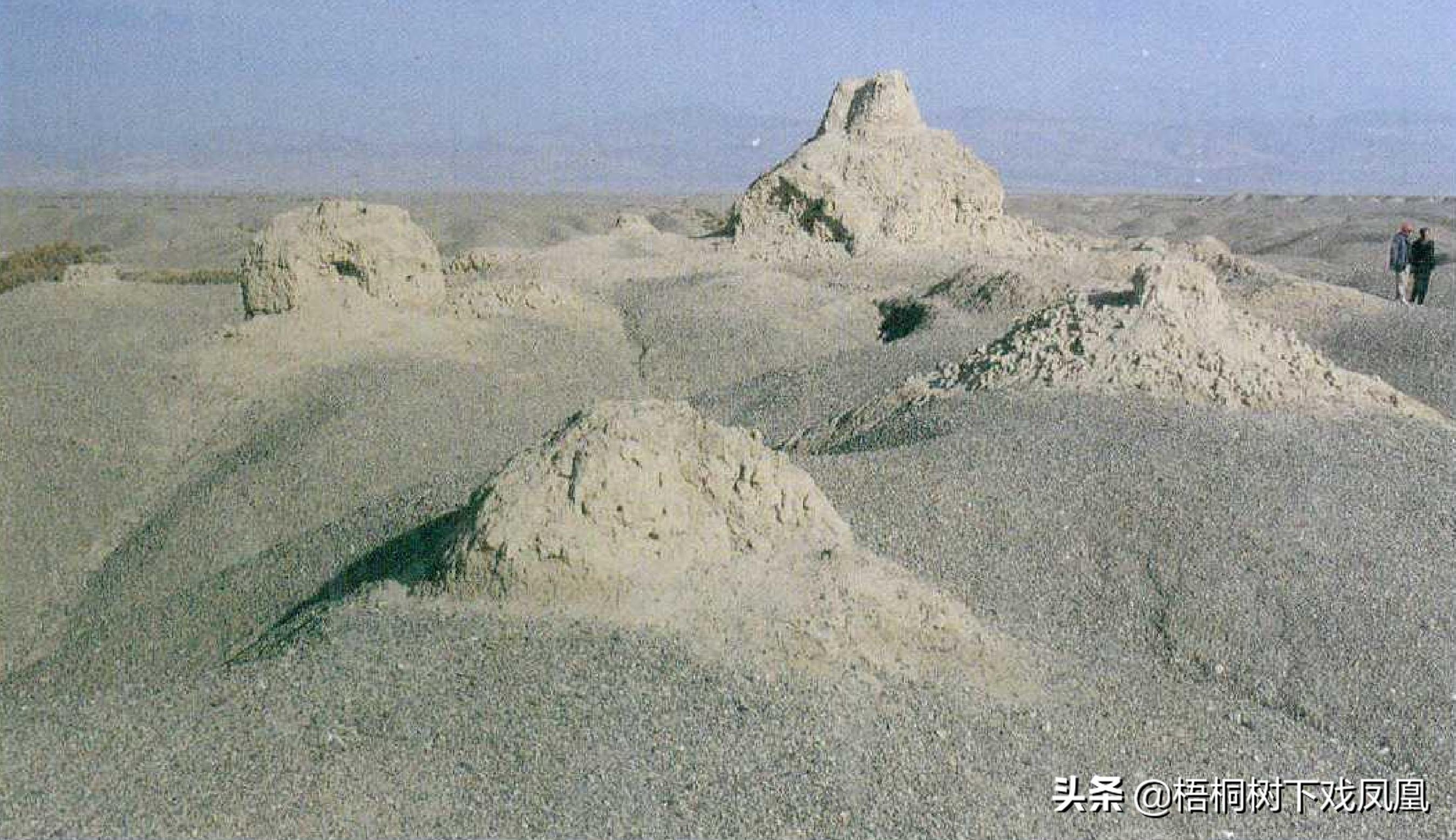 新疆发现极不寻常古墓，墓主身高1米9已成干尸，身有“稀世瑰宝”