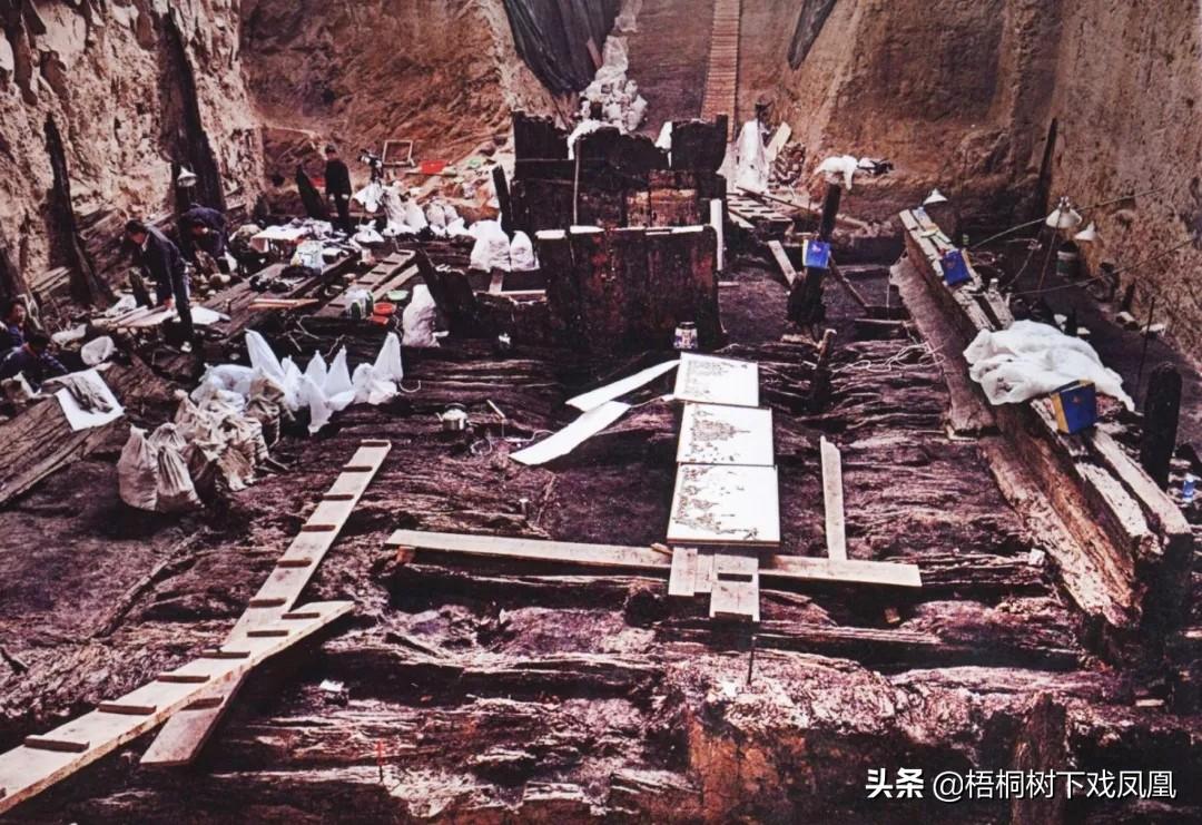 专家将2000年前楠木棺板放水里煮，浸出液做试验，证实了民间传说