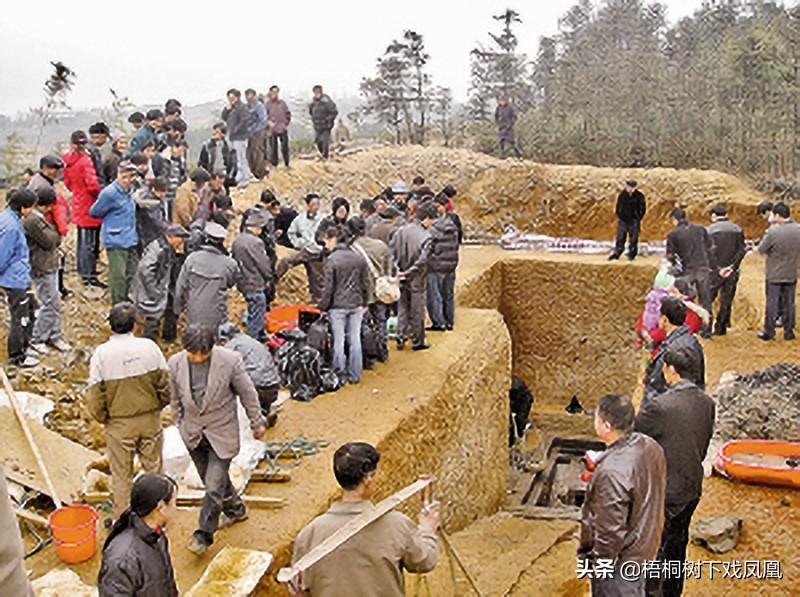 考古发现中国最早贵族用便器，碰巧了，慈禧的高级“官房”也一样